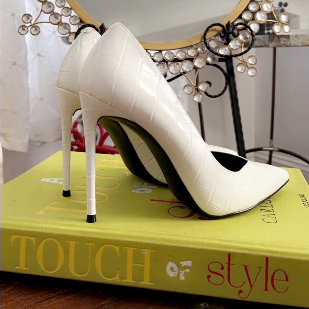White Reptile Pump.